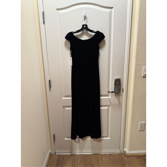 NIA the Brand Off the shoulder Velvet  maxi dress in Black  size S NWT - Picture 4 of 6